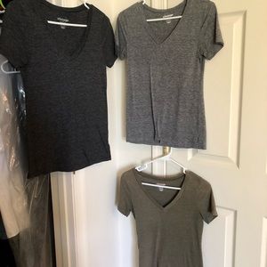3 Old Navy vnecks